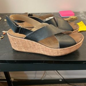 Clarks collection black leather high heel sandals